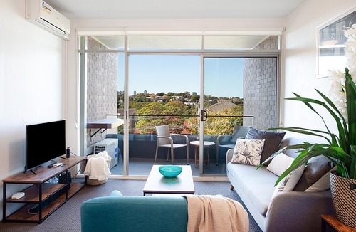 Annandale Apartment | Sprawling City Views and Balcony in Cosy Apartment