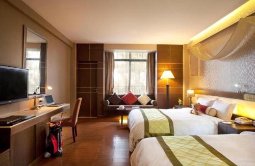 Yiliang County Hotel | Spring City Lake Resort