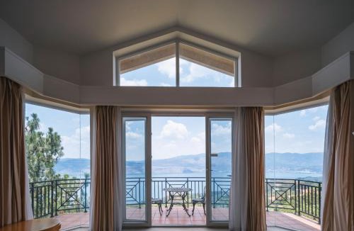 Yiliang County Hotel | Spring City Lake Resort