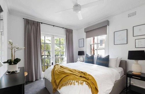 Kings Cross Apartment | St James, Art Deco Dream - 2 Bedrooms w Aircon