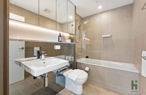 St. Leonards Apartment | St Leonards 2B2B Apt with Skyview