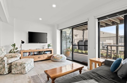 St Leonards Apartment | St. Leonards Bay Views