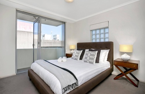 St. Leonards Apartment | St Leonards- L1101 Atchison Street - Bright 2BR Near St Leonards Station | Walk to Cafes Shops