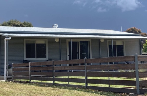 Great Western Bed & Breakfast | St Peters View - Entire Self Contained 2br Guest House