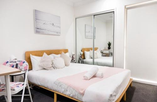 Gregory Hills House | Standard Queen Room in Gregory Hills - Quaint Spot - Shared Bathroom