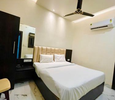 Aligarh Hotel | STAR INN