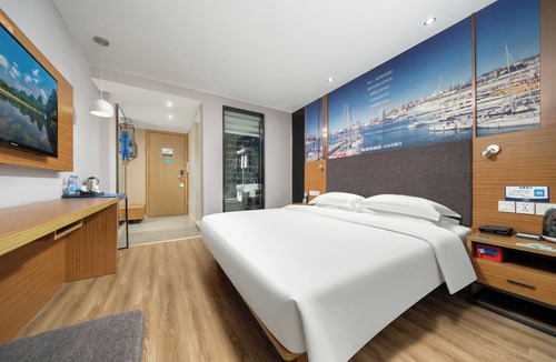 Xiangshan Hotel | Stay at Guilin Downtown