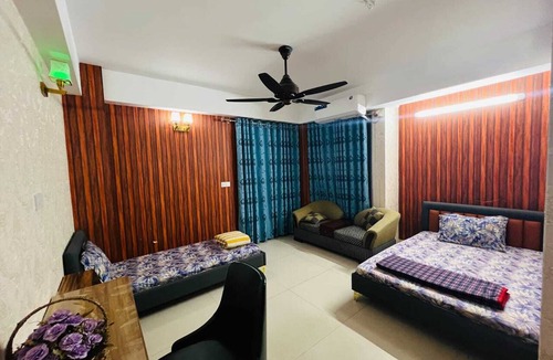 Dhaka Apartment | Stay comfortably in the heart of Dhaka.Near Square, Samorita, and BRB Hospitals.