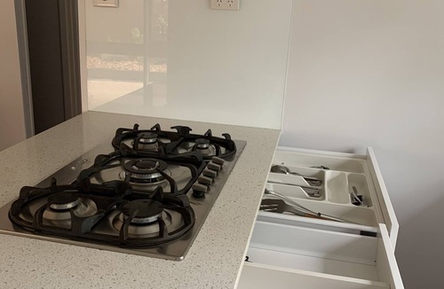 Emu Plains House | Stay Penrith~Work, Rest and Play~Gateway to the Blue Mountains~
