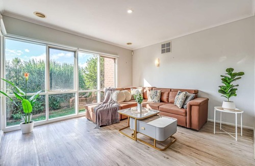 Leopold House | StayAU Gorgeous 5BR Pet Friendly Home near Geelong