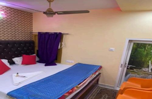 Varanasi Hotel | STAYMAKER Hotel Aditya 1 km from Kashi Vishwanath Temple