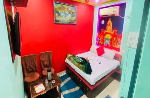 Varanasi Hotel | STAYMAKER Hotel Aditya 1 km from Kashi Vishwanath Temple