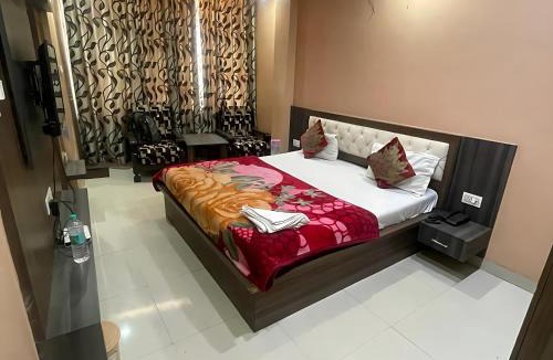 Allahabad Hotel | STAYMAKER Hotel Rameshwar Inn - 500 m from Civil Lines Bus Stand