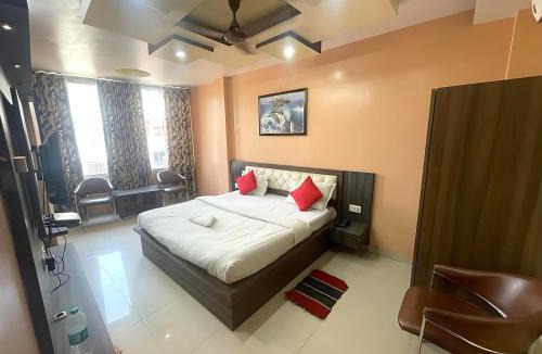 Allahabad Hotel | STAYMAKER Hotel Rameshwar Inn - 500 m from Civil Lines Bus Stand