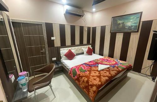 Allahabad Hotel | STAYMAKER Hotel Rameshwar Inn - 500 m from Civil Lines Bus Stand