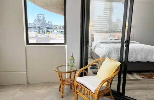 Kangaroo Point Apartment | Studio apartment with City Views