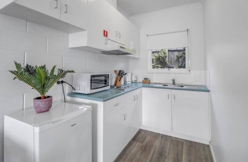 Geelong Apartment | Studio Apt, Essential Comfort, CBD, Mibnb