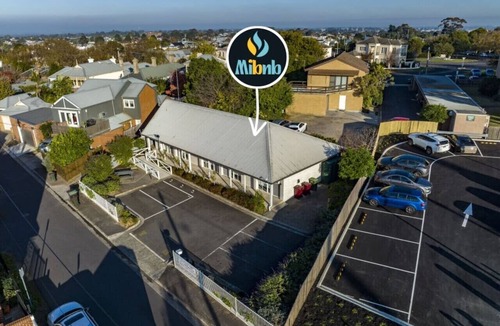 Geelong Apartment | Studio Apt, Essential Comfort, CBD, Mibnb