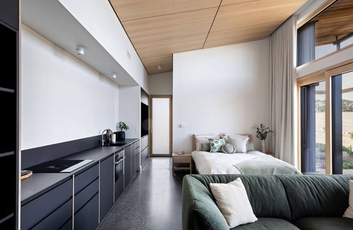 Carrickalinga Apartment | Studio on Forktree – Modern Coastal Retreat