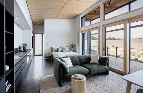 Carrickalinga Apartment | Studio on Forktree – Modern Coastal Retreat