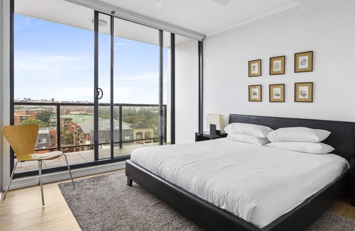 Erskineville Apartment | Stunning 2-Bed Apartment with Gorgeous City Views