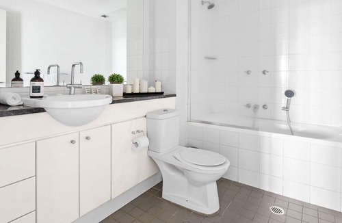 Erskineville Apartment | Stunning 2-Bed Apartment with Gorgeous City Views