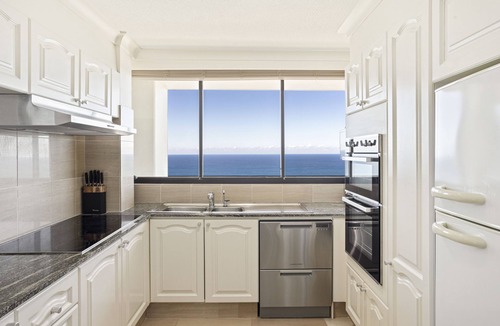 Surfers Paradise Apartment | Stunning beachfront sub penthouse