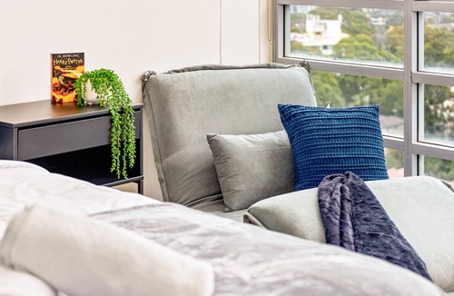 St. Leonards Apartment | Stunning City and Water View Apartment with New Metro station in your doorsteps!