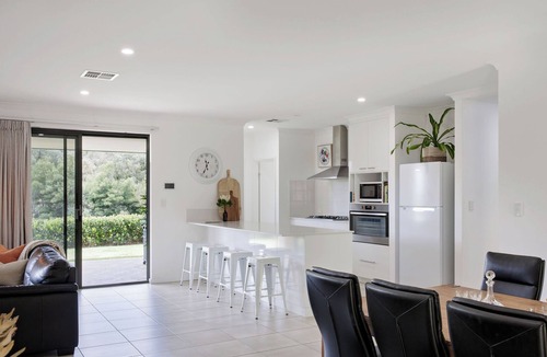 Yallingup Siding House | Stunning contemporary villa providing all you need to relax & unwind.