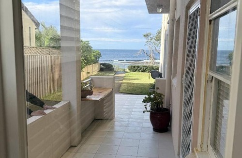 Cronulla Apartment | Stunning Ground Floor Apt with Ocean Views