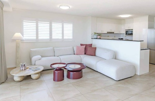 Marcoola Apartment | Stunning Ocean Views l Pool, Gym & Beach Access