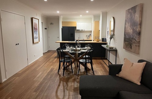 Kangaroo Point Apartment | Stunning One Bedroom Unit in the Heart of Kangaroo Point