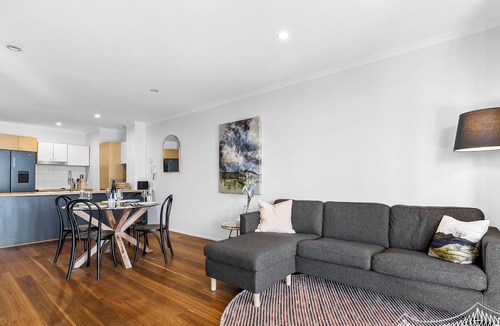 Kangaroo Point Apartment | Stunning One Bedroom Unit in the Heart of Kangaroo Point