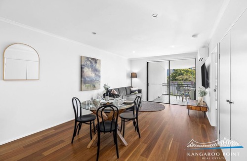 Kangaroo Point Apartment | Stunning One Bedroom Unit in the Heart of Kangaroo Point