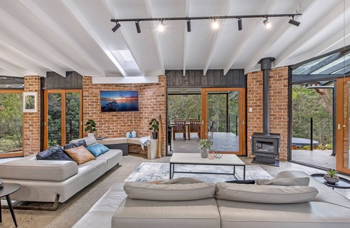 Galston House | Stunning Peaceful Holiday Haven set on acreage with nearby Waterfall and Jacuzzi