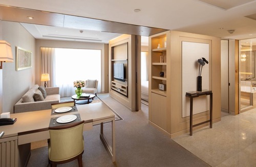 Lujiazui Apartment | Stylish 1 Bedroom Apartment Near Shanghai World Financial Centre