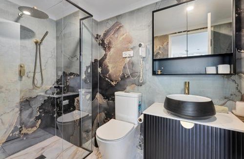 Chippendale Apartment | Stylish 1-Bedroom Stay with Balcony & Pool Access