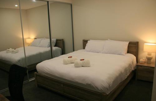 Botany Apartment | Stylish 1Bedroom Apartment with Study and Parking Near Sydney Airport
