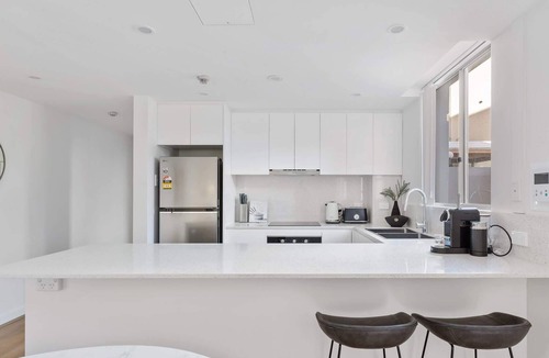 Camperdown Apartment | Stylish 2-Bed Apartment with Pool in Camperdown