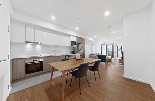 Cannington Apartment | Stylish 2 Bed Apartment with New Furnishings