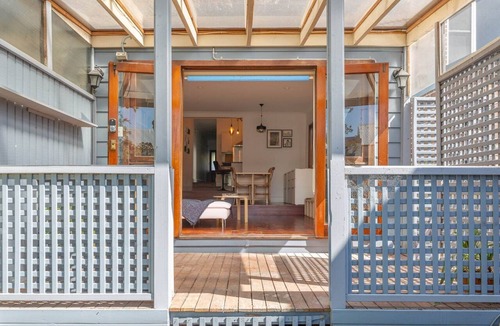 Erskineville Apartment | Stylish 2-Bed Cottage in Trendy Erskineville