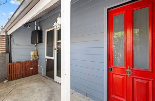 Erskineville Apartment | Stylish 2-Bed Cottage in Trendy Erskineville