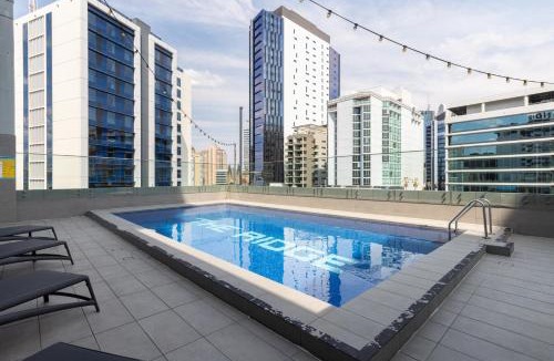 Spring Hill Apartment | Stylish 2BR Cityside apt with Pool, Gym and Parking