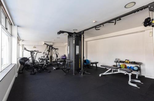 Spring Hill Apartment | Stylish 2BR Cityside apt with Pool, Gym and Parking