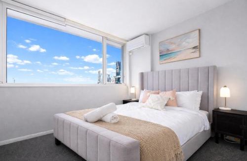 Spring Hill Apartment | Stylish 2BR Cityside apt with Pool, Gym and Parking