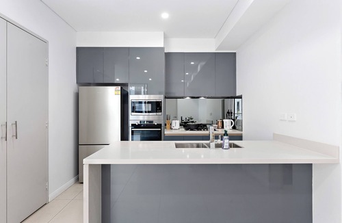 Mascot Apartment | Stylish 2BR - Close to Station & 5 Mins to Airport