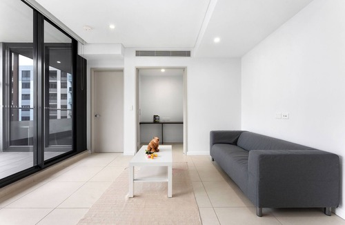 Mascot Apartment | Stylish 2BR - Close to Station & 5 Mins to Airport