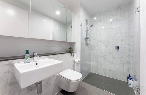Mascot Apartment | Stylish 2BR - Close to Station & 5 Mins to Airport