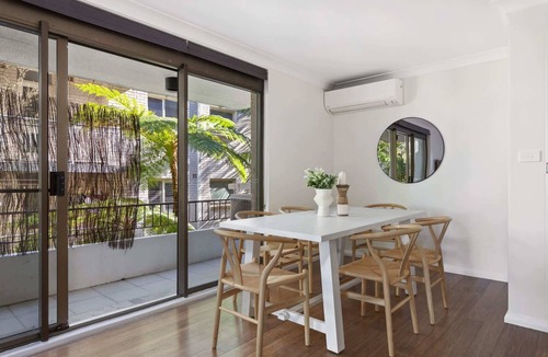 Newport Apartment | Stylish 3-Bed Newport Stay with Balcony