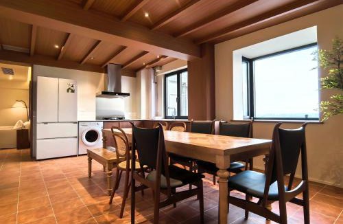 Lianhu Hotel | Stylish Homestay Balcony Viewing Ancient XiAn Bell Tower and City Wall